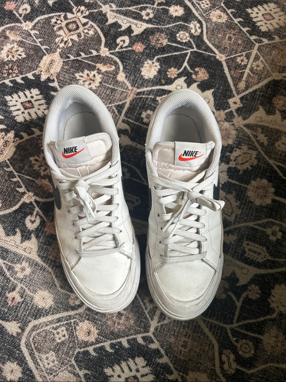 Nike women’s  White Low-Top Sneakers
